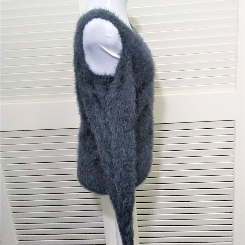 Moth Sweater Fuzzy Eyelash Knit Long Sleeve Cold Shoulder Pullover Womens Medium - Picture 5 of 8